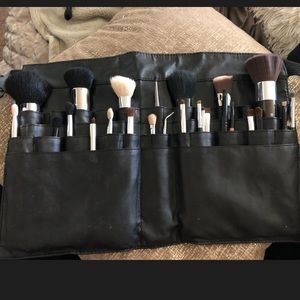 Makeup brush bundle with brush belt